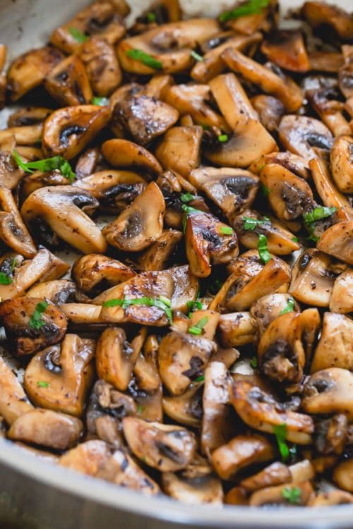 How to saute mushrooms the right way to get perfectly caramelized, tender and flavorful mushrooms!