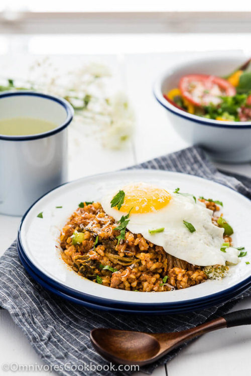 12 must-try fried rice recipes ranging from simple veggie version to full classic beef/chicken/shrimp fried rices to vegan one! Something for everyone! #friedrice #rice #easydinner #quickdinner #easyrecipe