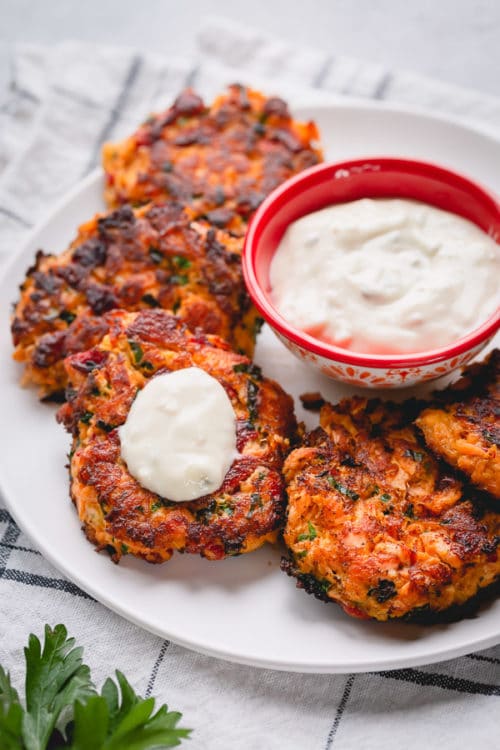 Repurpose leftover baked salmon into flavorful tender salmon cakes. Jarred roasted red pepper is the main secret to the burst of flavor in this quick and easy cook-once eat-twice meal. #salmoncakes