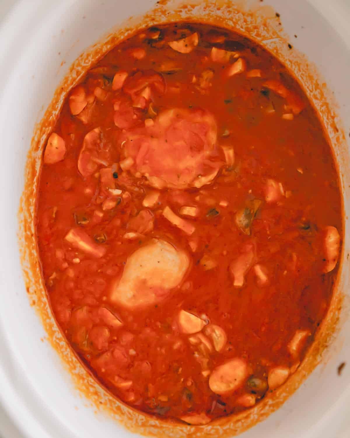 Slow cooker chicken cacciatore in a crock pot bowl.